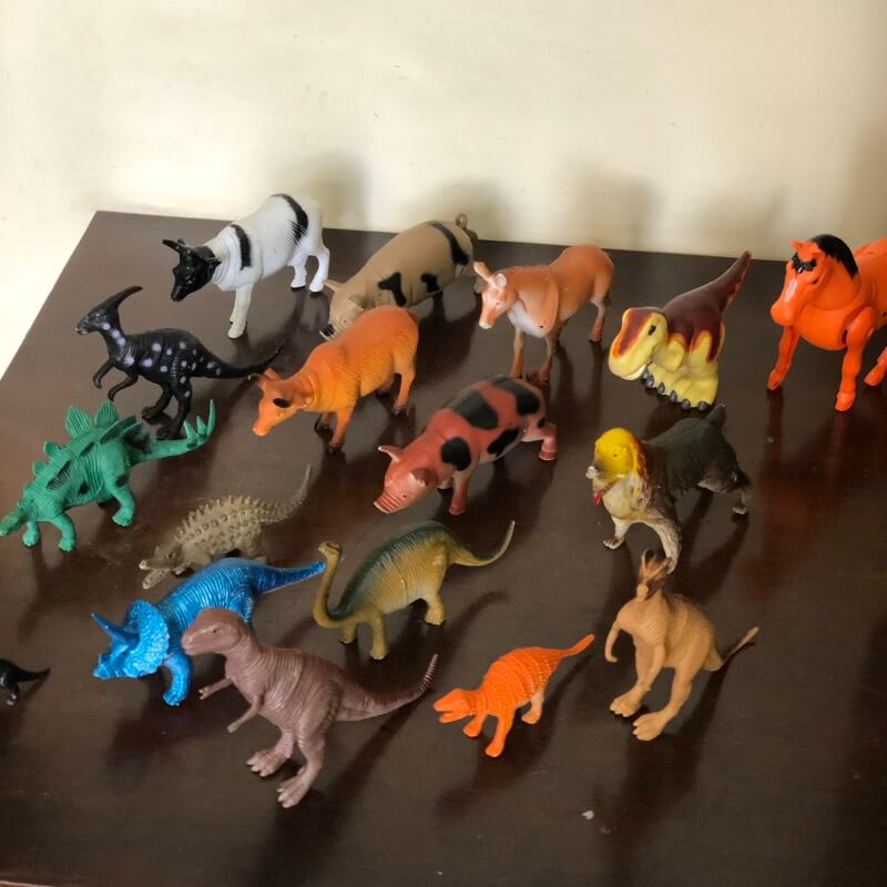 Animais de fazenda e dinossauros